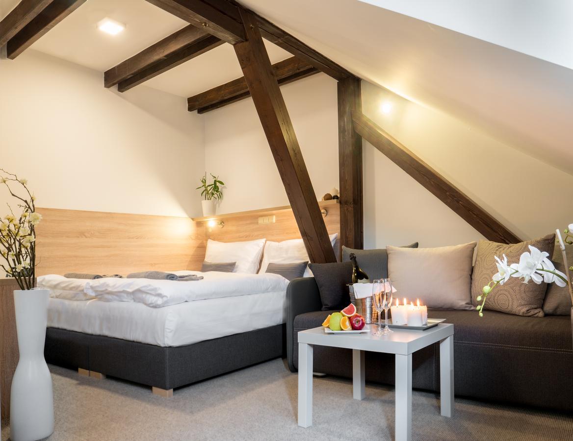 Club Apartments Челадна Экстерьер фото